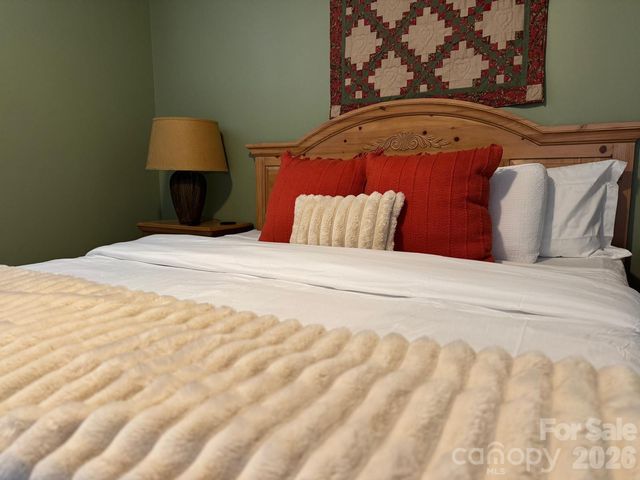 39 Rogers Creek Drive, Bakersville, NC 28705
