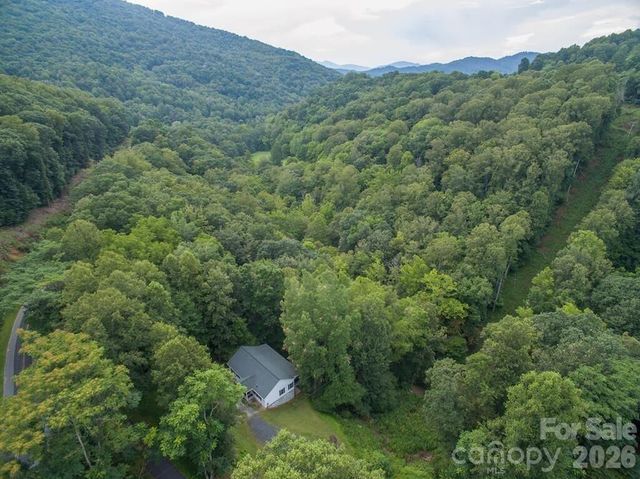 39 Rogers Creek Drive, Bakersville, NC 28705
