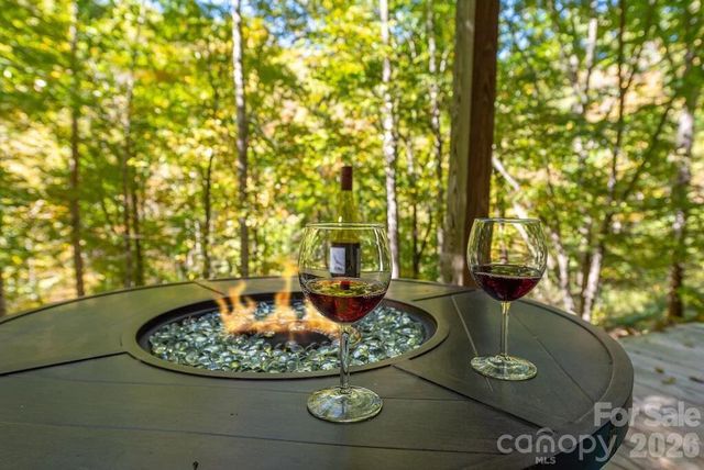 39 Rogers Creek Drive, Bakersville, NC 28705