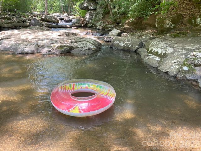 39 Rogers Creek Drive, Bakersville, NC 28705