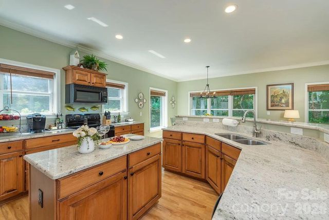 39 Rogers Creek Drive, Bakersville, NC 28705