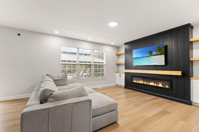 10148 Sentry Drive, St. John, IN 46373