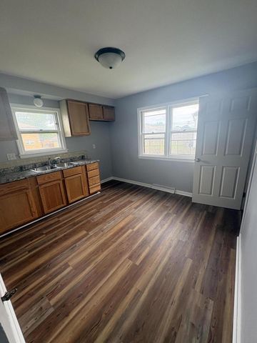 7248 W Potomac AVENUE, Milwaukee, WI 53216