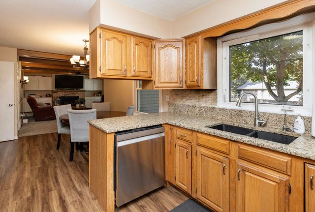 1228 31st Street, West Des Moines, IA 50266