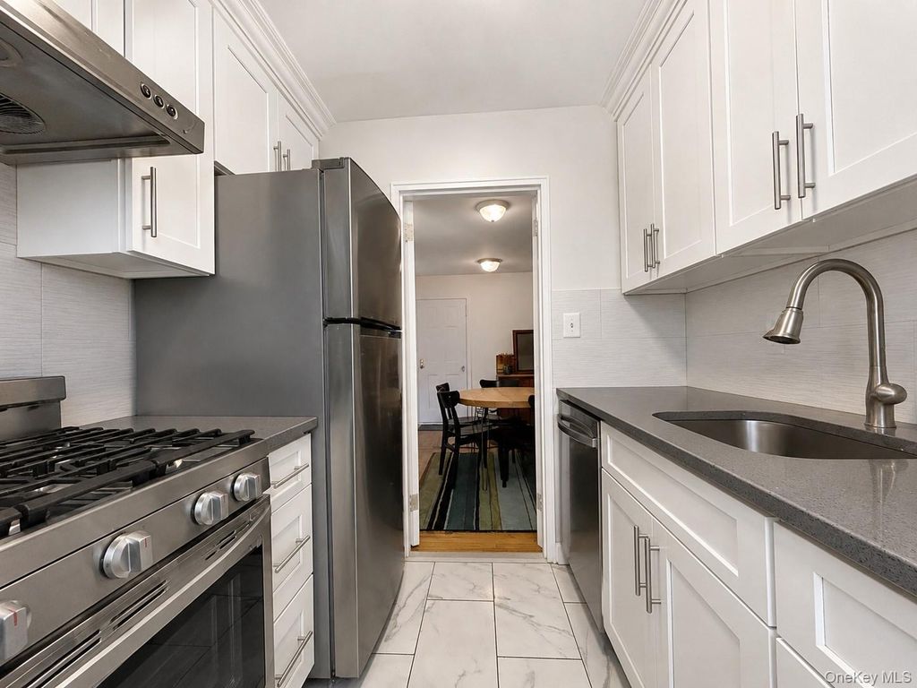 65-65 Wetherole Street 5R, Rego Park, NY 11374 — photo 3