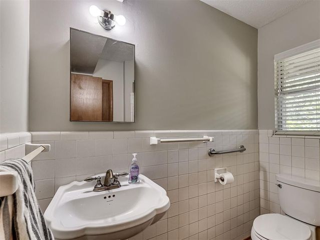 2616 Walnut Road, Norman, OK 73072