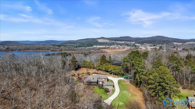 160 Santa Maria Drive, Scottsboro, AL 35769