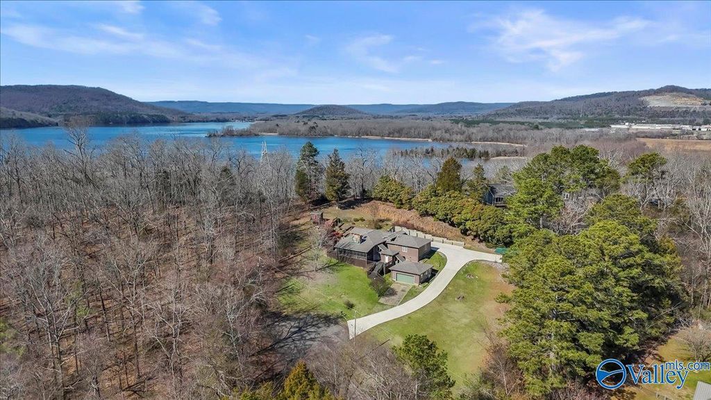 160 Santa Maria Drive, Scottsboro, AL 35769