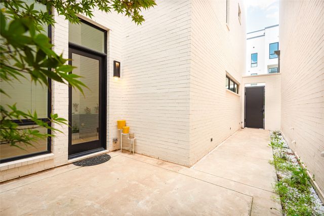 610 N Oak Cliff Boulevard 103, Dallas, TX 75208