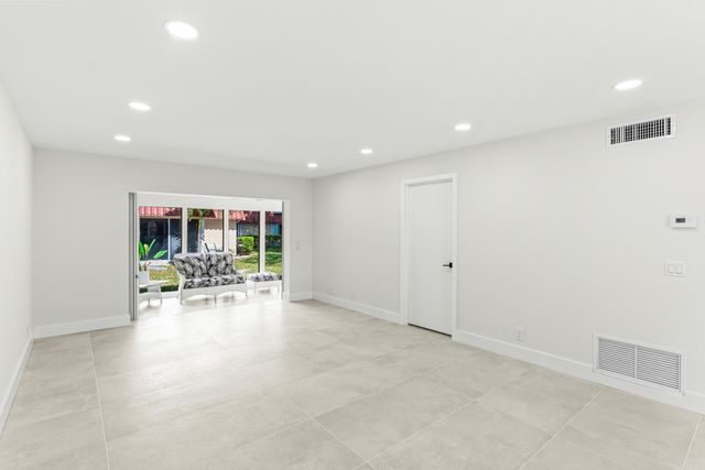 733 Nantucket Circle, Lake Worth, FL 33467