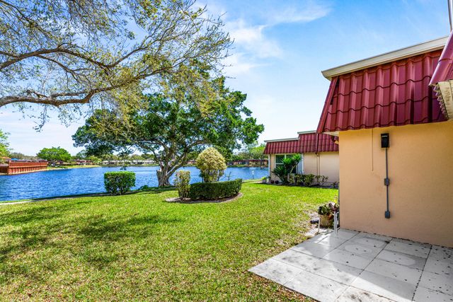 733 Nantucket Circle, Lake Worth, FL 33467