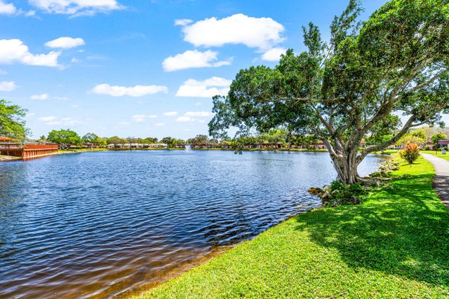 733 Nantucket Circle, Lake Worth, FL 33467