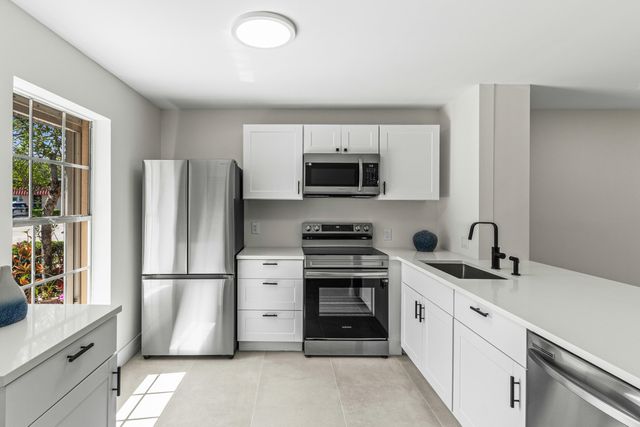 733 Nantucket Circle, Lake Worth, FL 33467