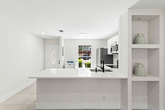 733 Nantucket Circle, Lake Worth, FL 33467