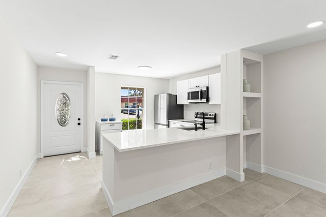 733 Nantucket Circle, Lake Worth, FL 33467