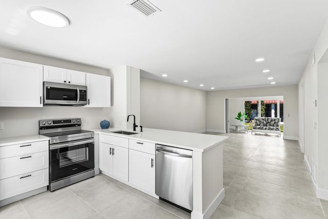 733 Nantucket Circle, Lake Worth, FL 33467