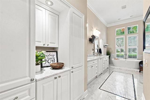 9212 PINE ISLAND COURT, Tampa, FL 33647