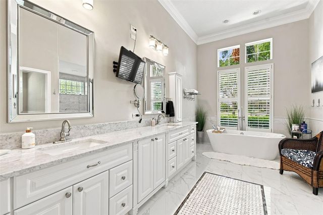 9212 PINE ISLAND COURT, Tampa, FL 33647