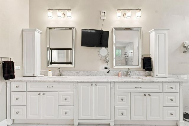9212 PINE ISLAND COURT, Tampa, FL 33647