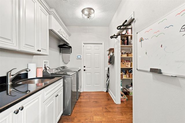9212 PINE ISLAND COURT, Tampa, FL 33647