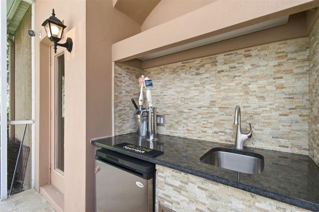 9212 PINE ISLAND COURT, Tampa, FL 33647