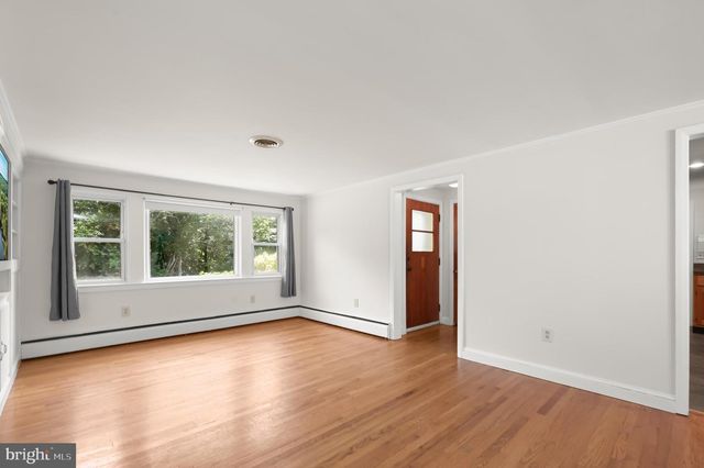 7416 CENTRE ST, Sykesville, MD 21784