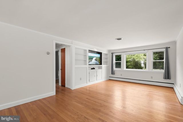 7416 CENTRE ST, Sykesville, MD 21784