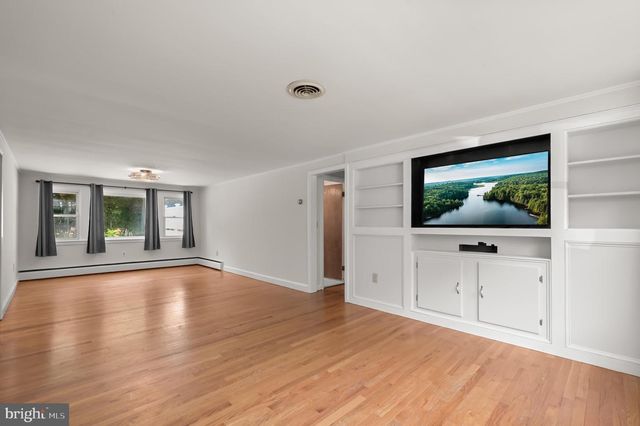 7416 CENTRE ST, Sykesville, MD 21784