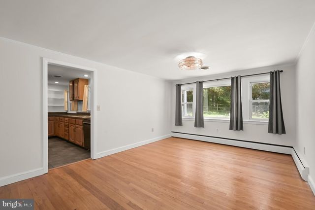 7416 CENTRE ST, Sykesville, MD 21784
