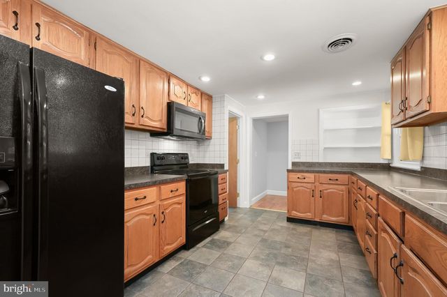7416 CENTRE ST, Sykesville, MD 21784