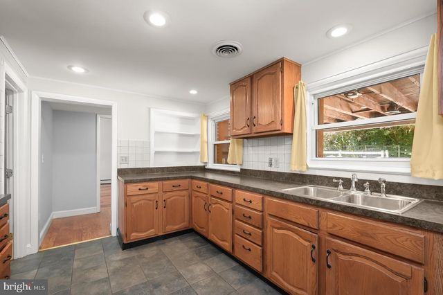 7416 CENTRE ST, Sykesville, MD 21784