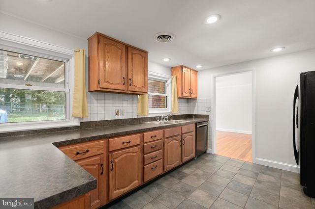 7416 CENTRE ST, Sykesville, MD 21784