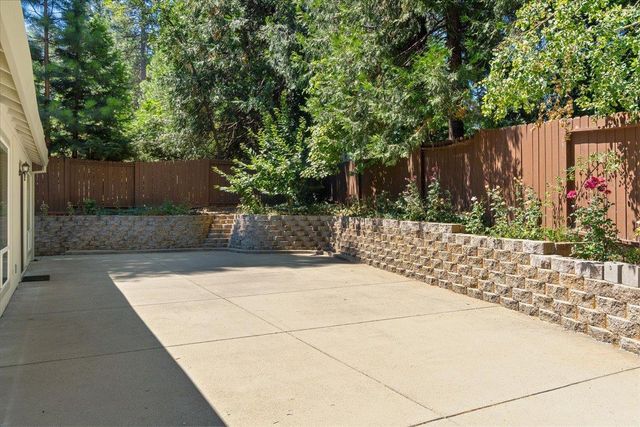 2914 Willow St, Pollock Pines, CA 95726