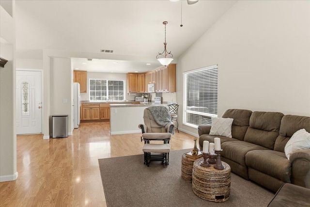 2914 Willow St, Pollock Pines, CA 95726