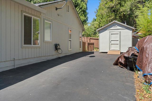 2914 Willow St, Pollock Pines, CA 95726