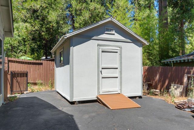 2914 Willow St, Pollock Pines, CA 95726