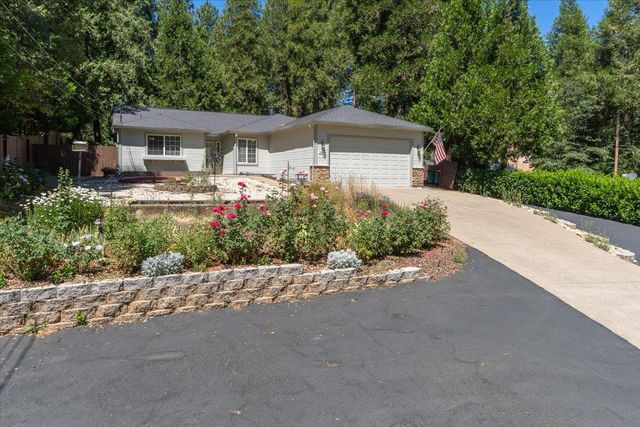 2914 Willow St, Pollock Pines, CA 95726