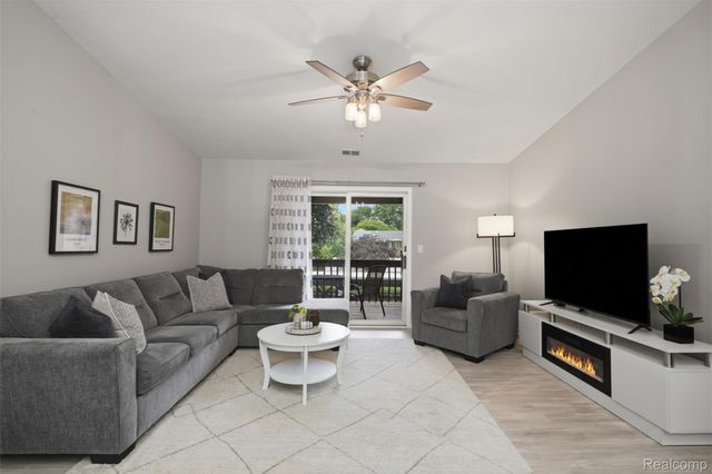 1326 Shoemaker Drive 52, Westland, MI 48185