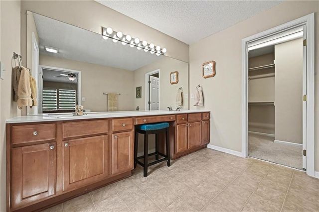 5505 N Wyoming Street, Kansas City, MO 64118