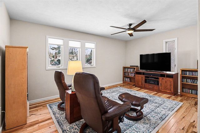 1134 S Lakeside Drive, Battle Creek, MI 49015