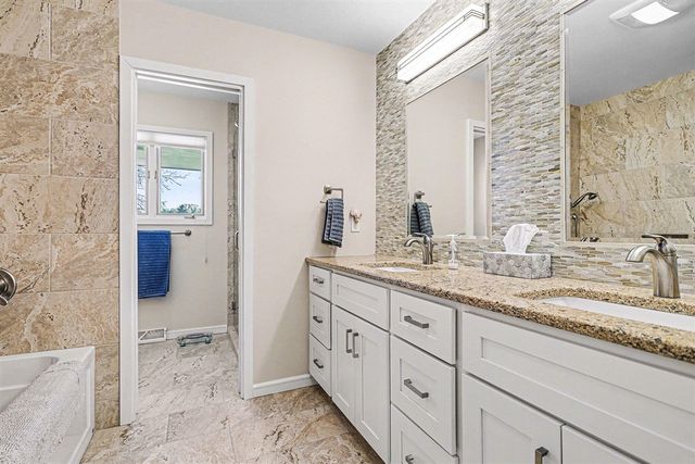 1134 S Lakeside Drive, Battle Creek, MI 49015