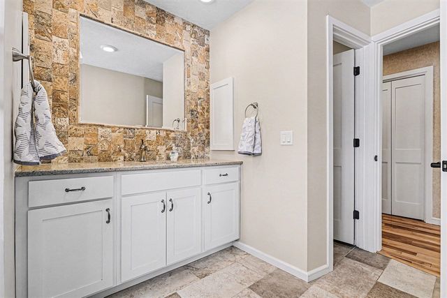 1134 S Lakeside Drive, Battle Creek, MI 49015