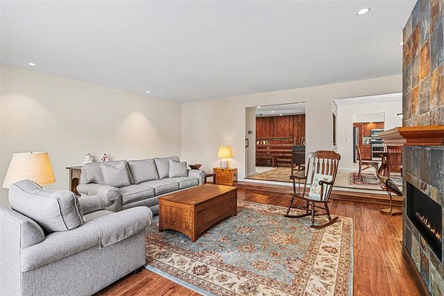 1134 S Lakeside Drive, Battle Creek, MI 49015