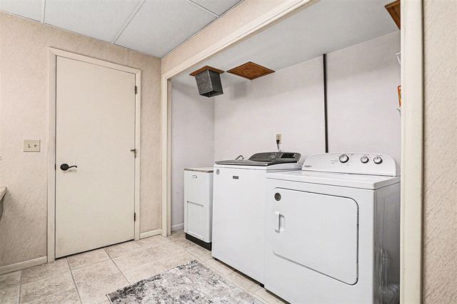 1134 S Lakeside Drive, Battle Creek, MI 49015