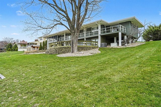 1134 S Lakeside Drive, Battle Creek, MI 49015