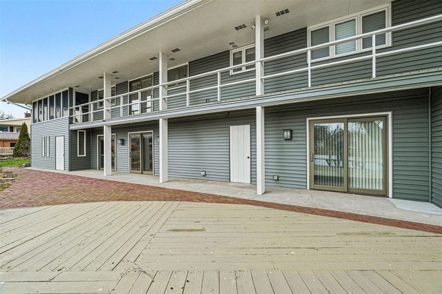 1134 S Lakeside Drive, Battle Creek, MI 49015