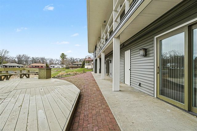 1134 S Lakeside Drive, Battle Creek, MI 49015