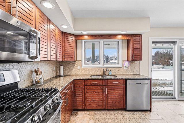 1134 S Lakeside Drive, Battle Creek, MI 49015