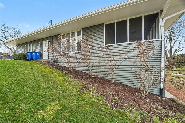 1134 S Lakeside Drive, Battle Creek, MI 49015