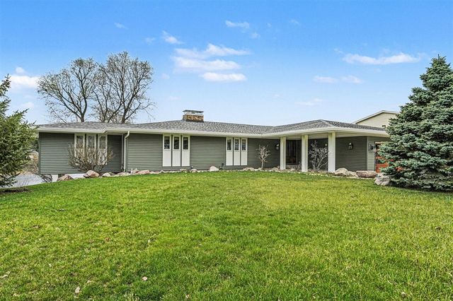 1134 S Lakeside Drive, Battle Creek, MI 49015